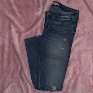 Ligh wash destructed Hollister skinny